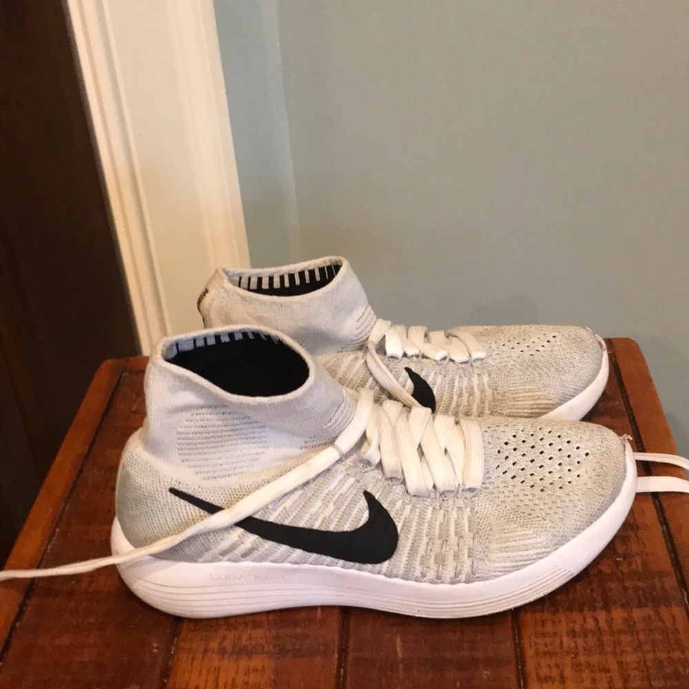 Nike Lunarepic women’s shoes! Size 5! - Picture 4 of 6